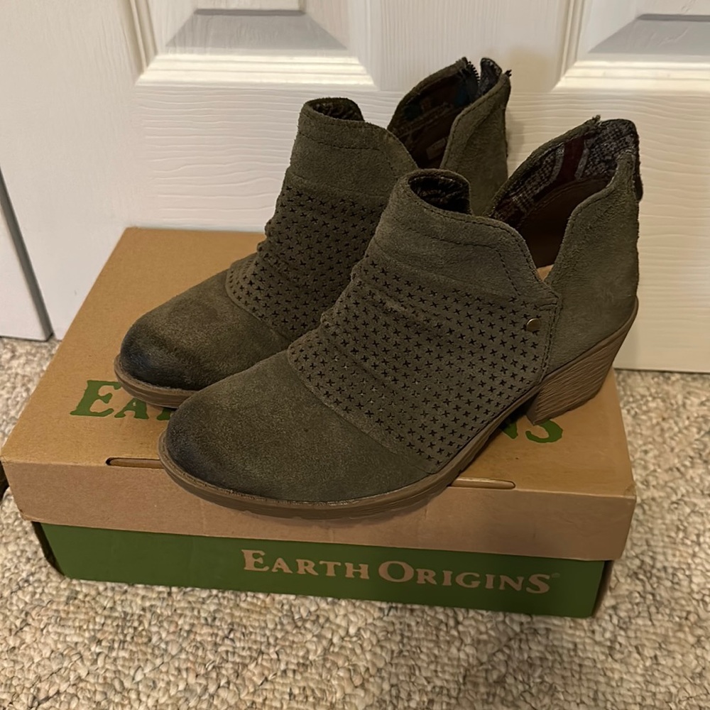 Earth Origins Amanda Suede Bootie -Color: Olive - Size 6.5